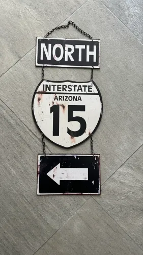 Placa decorativa de metal
