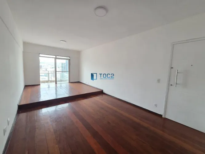 Apartamento amplo para alugar no Centro - Juiz de Fora|3 quartos|118m² REF: 233