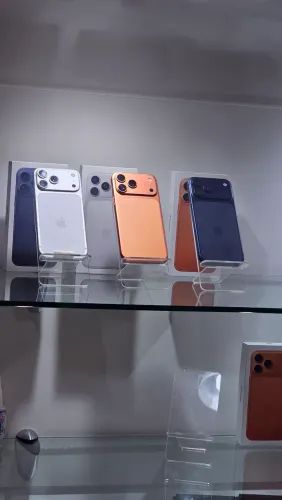 Iphone 17 pro max deep blue