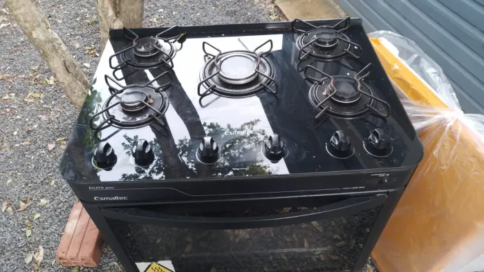 Fogão 5 bocas com ascendedor automático e forno funcionando valor 380,00