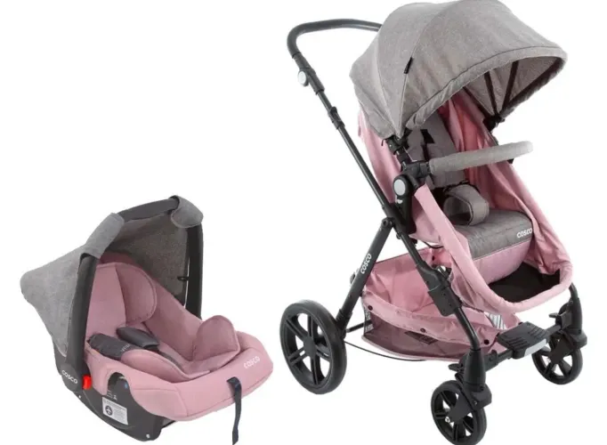 Carrinho de bebê com bebê conforto 