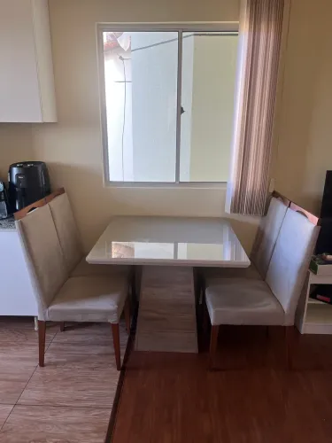 Mesa de jantar 4 cadeiras