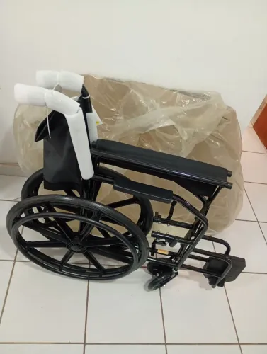 Cadeira de Rodas - Nova. Uso em vias, casa, apartamento. De Fácil transporte no carro
