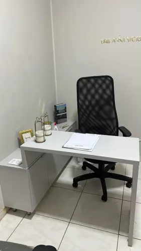 VENDO ARMÁRIO COM MESA