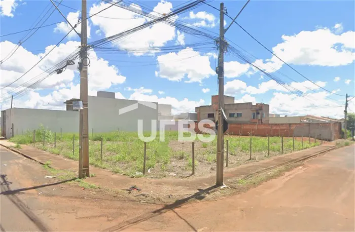Terrenos com 540m² totais à venda no bairro Novo Mundo