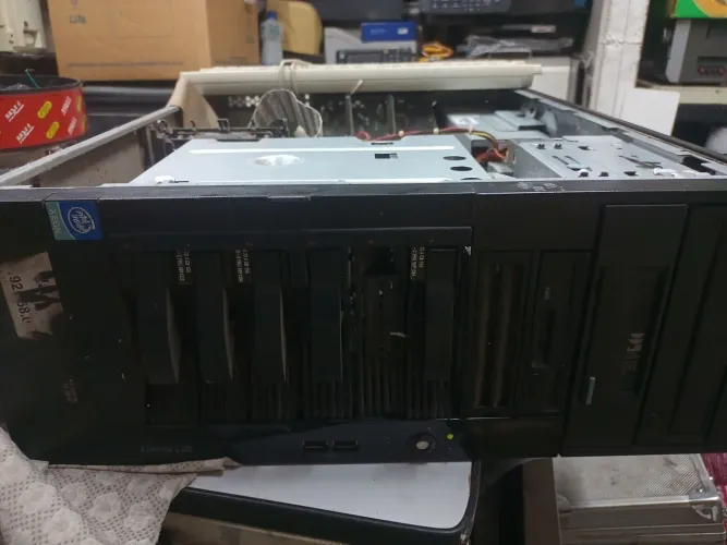 Servidor antigo IBM funcionando