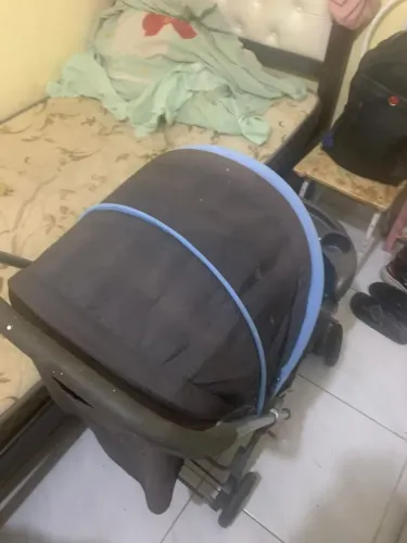Carrinho de bebê e bebe conforto 