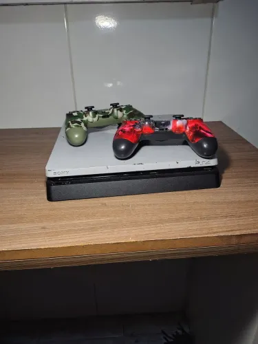 VENDO PS4 + 5 JOGOS MIDIA FÍSICA