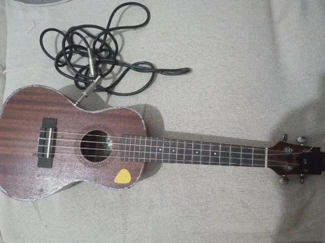 Ukulele elétrico 