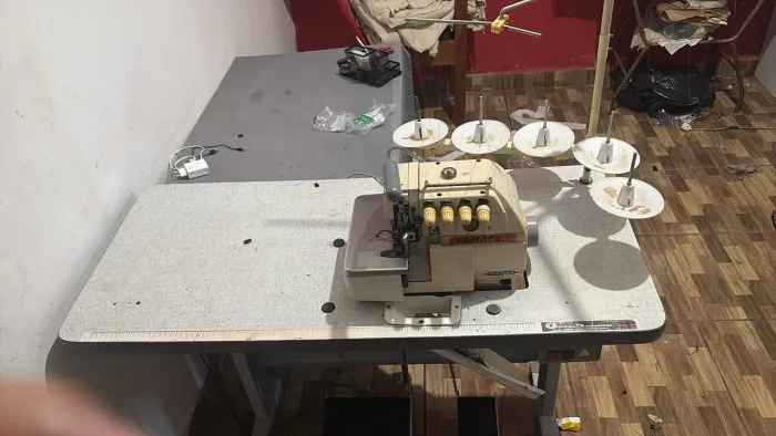 Máquina de costura interloque