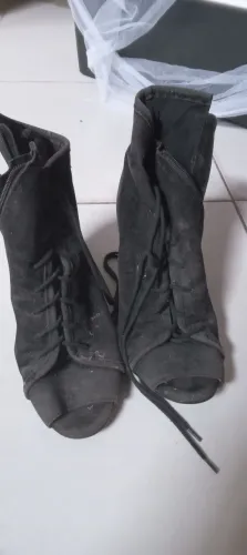 Bota com salto