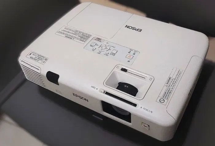 Projetor 5000 Lumens Profissional - Epson Powerlite 1960 XGA 3LCD