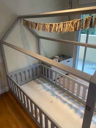 Cama montessori madeira maciça e laca