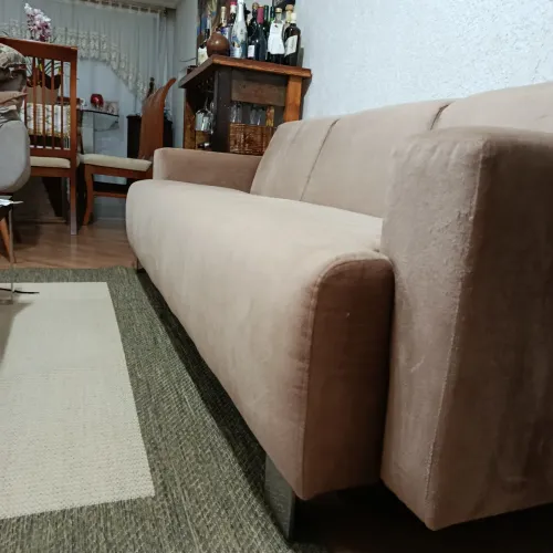 Sofá elegante e moderno