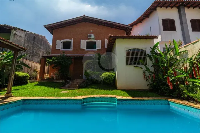 Casa de Vila à venda com 4 quartos, sendo 2 suítes, em Alto da Boa Vista, São Paulo - SP