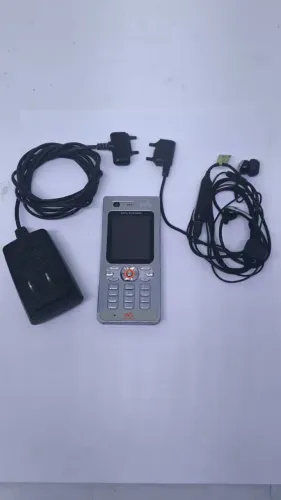 Sony Ericsson W880 Original Funcionando + Carregador e Fone | Y2K Colecionador