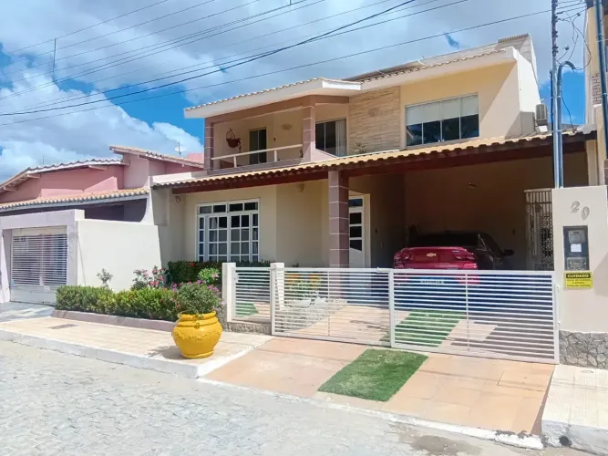 Casa à venda com energia solar no Condomínio Paulo VI, no centro de Juazeiro-BA