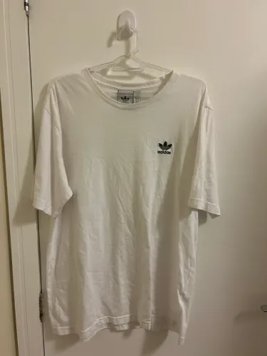 Camiseta adidas essential original