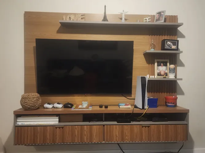 Painel com Rack Suspenso para TV até 70 polegadas