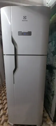 Geladeira Electrolux Frost Free 370L 