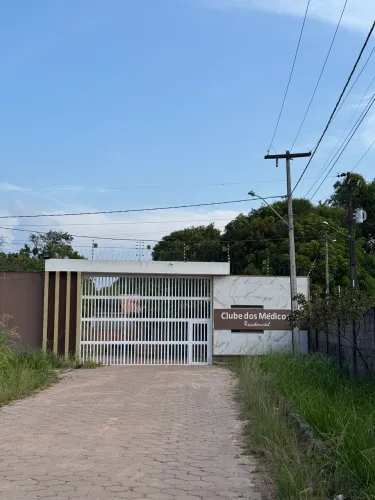 Vende-se Terreno no Condomínio Clube dos Médicos 