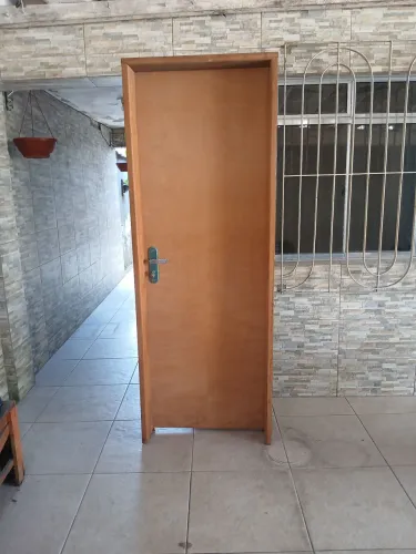 Porta de madeira de 70