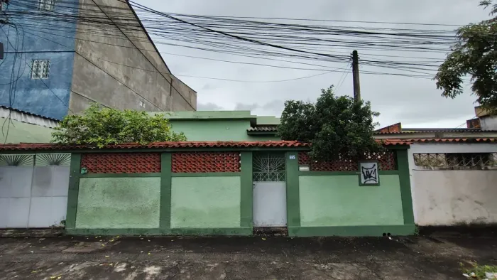 Caso Duplex para aluguel com 7 quartos em Cosmos - Rio de Janeiro - RJ