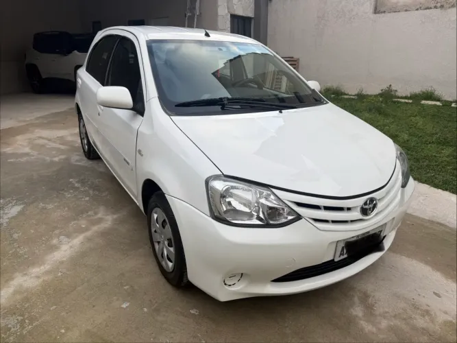 Toyota Etios XS 1.3 Flex 16V 5P Mec. 2013