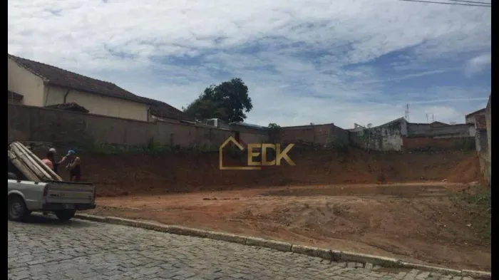 Terreno à venda, 762 m² por R$ 800.000,00 - Centro - Pindamonhangaba/SP