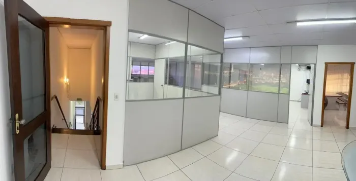 Loja Comercial para Aluguel em Porto Alegre/RS | 571 m² | 2 Banheiros | 4 Vagas