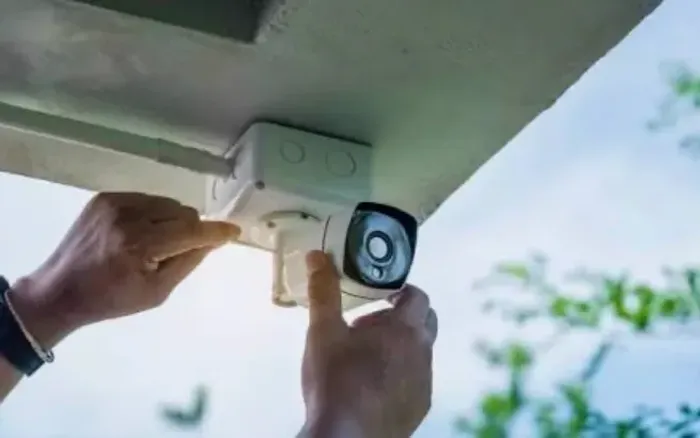 AJUDANTE DE INSTALADOR DE CÂMERAS