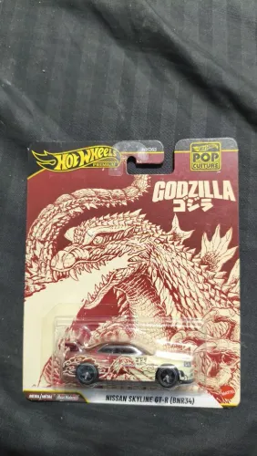 Hot Wheels GTR Godzilla 800