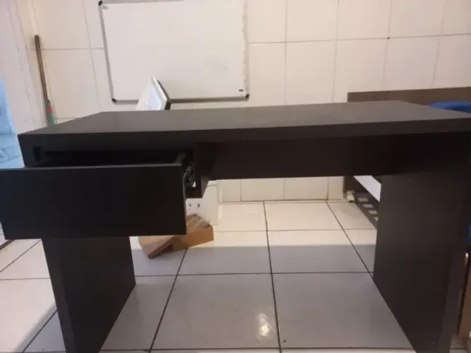 Mesa de escritório em MDF 18