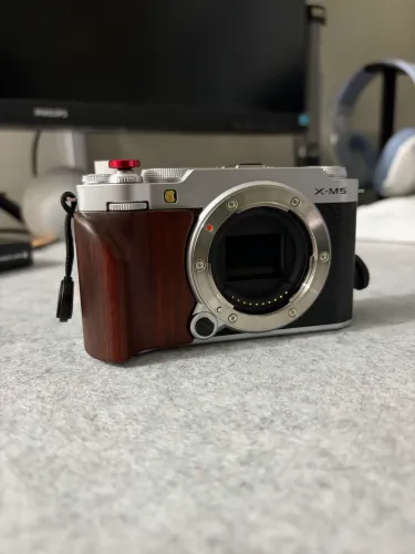 Câmera Fujifilm X-M5 + grip smallrig