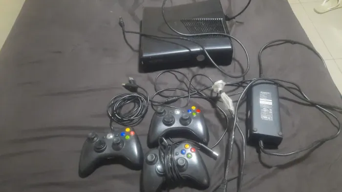 Xbox 360, 3 controles desbloqueado (completo e funcionando)