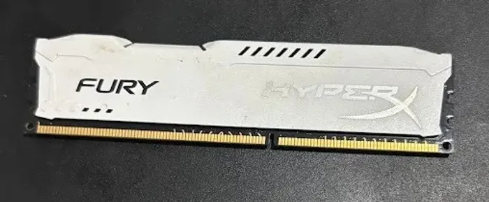Memória RAM HyperX Fury 4GB DDR3 1600MHz CL10 Branca
