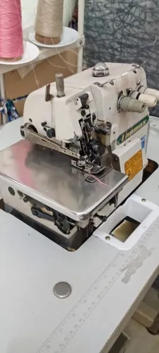 Máquina de costura industrial