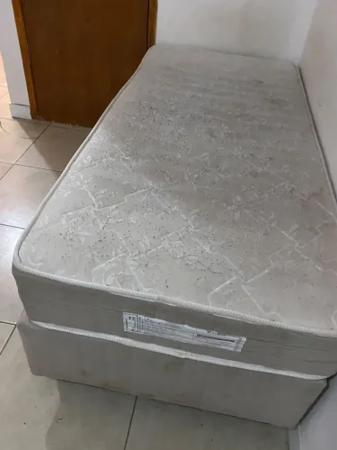 Cama de solteiro semi nova