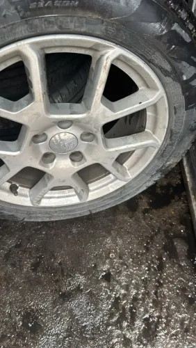 Jogo de roda 5 furos jeep com pneus
