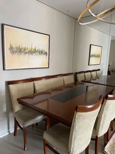 Mesa com cadeiras sala de jantar