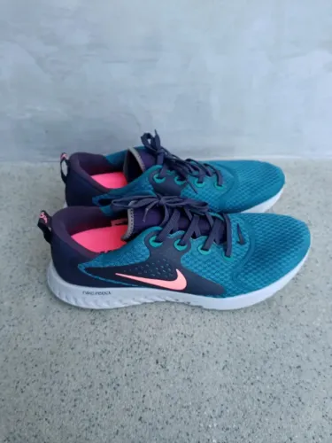 Nike Legend React