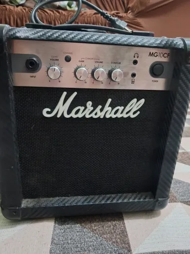 Amplificador Marshall MG10CF
