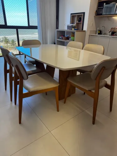Mesa de jantar com 6 cadeiras