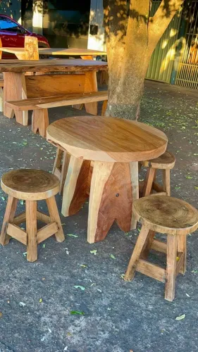 Mesa Jatobá redonda c/4 banquinhos 