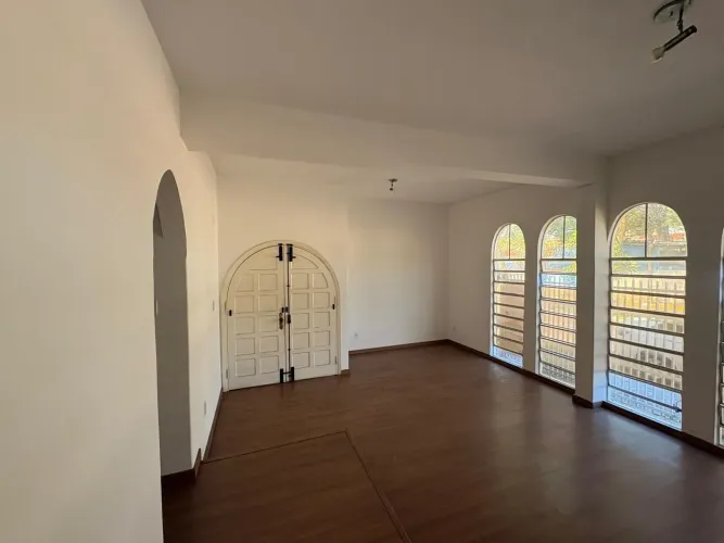Casa com 4 quartos para alugar, 154 m² por R$ 2.500/mês - Parque União - Bauru/SP