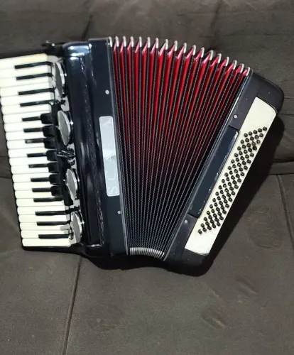 Acordeon/sanfona Soprani Scala 80 Baixos