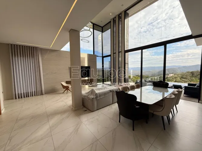 Casa de Alto Padrão com 5 Quartos - 584m² - Mirante da Mata, Nova Lima