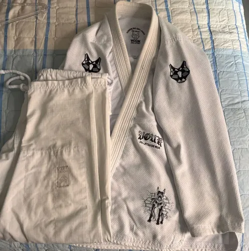 Kimono jiu-jitsu Vouk branco - tamanho A1