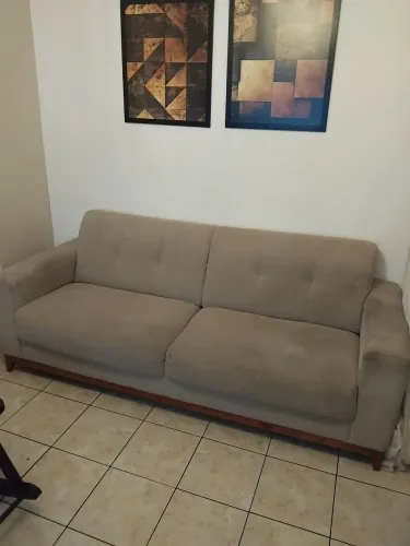 Sofá  só precisa de uma lavagem a seco