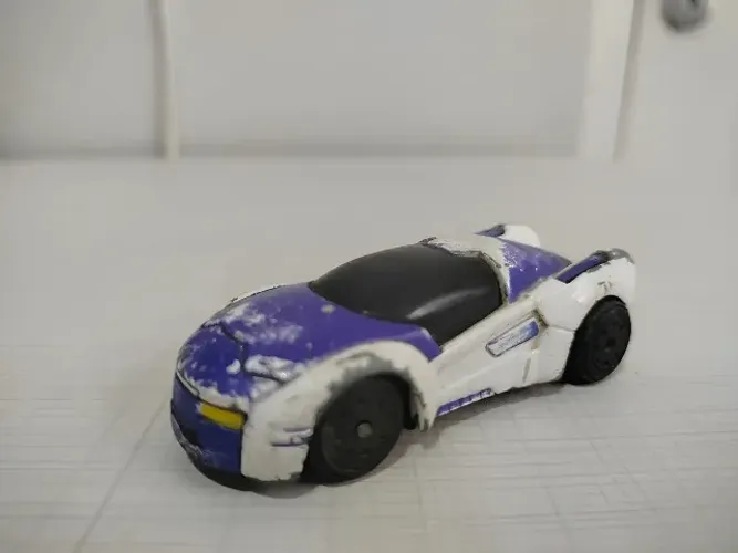 Miniatura Armored Maisto 1/64 Branco